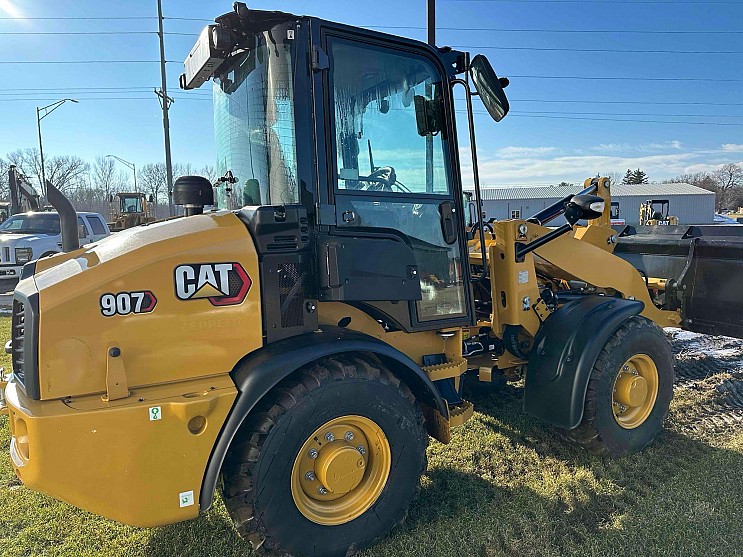 2022 CAT 907 Wheel Loader