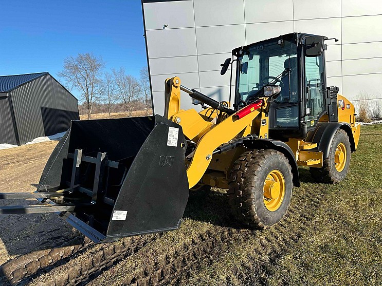2022 CAT 907 Wheel Loader