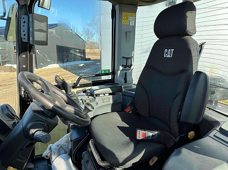 2022 CAT 907 Wheel Loader