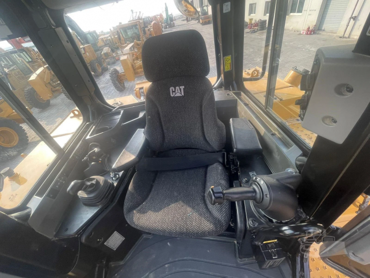 2023 CAT D8